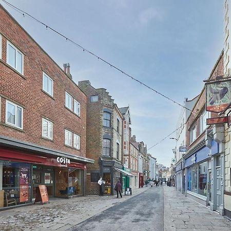Host & Stay - Endeavour Apartments Уитби Экстерьер фото