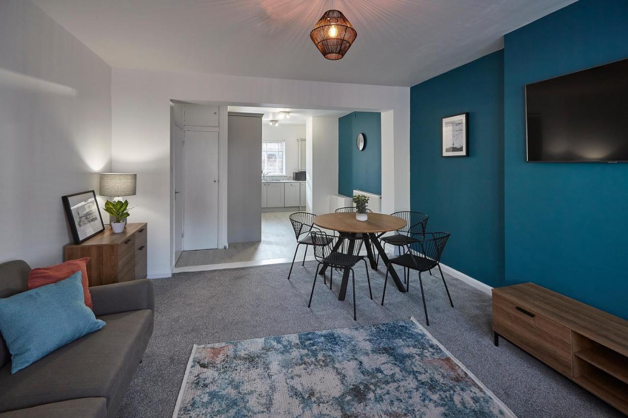 Host & Stay - Endeavour Apartments Уитби Экстерьер фото