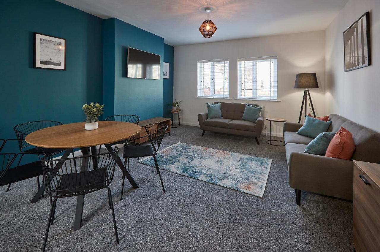 Host & Stay - Endeavour Apartments Уитби Экстерьер фото