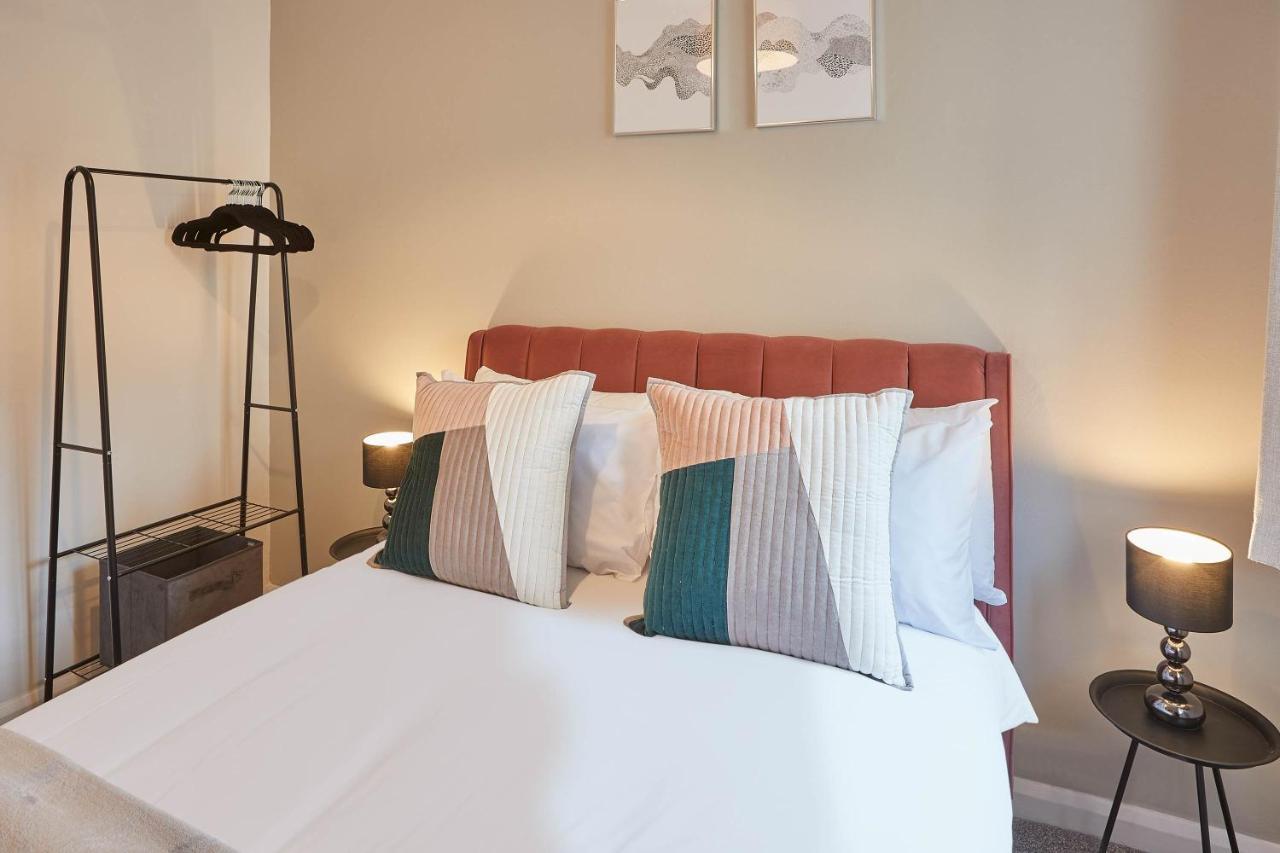 Host & Stay - Endeavour Apartments Уитби Экстерьер фото