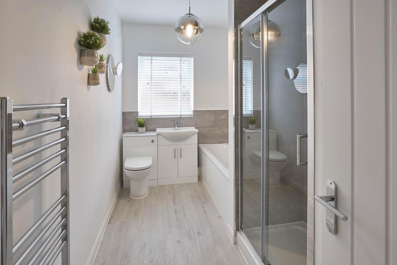 Host & Stay - Endeavour Apartments Уитби Экстерьер фото
