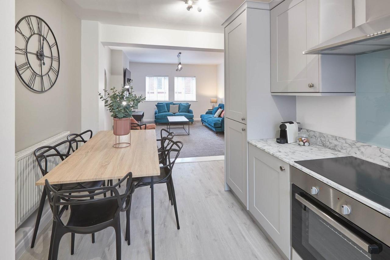 Host & Stay - Endeavour Apartments Уитби Экстерьер фото